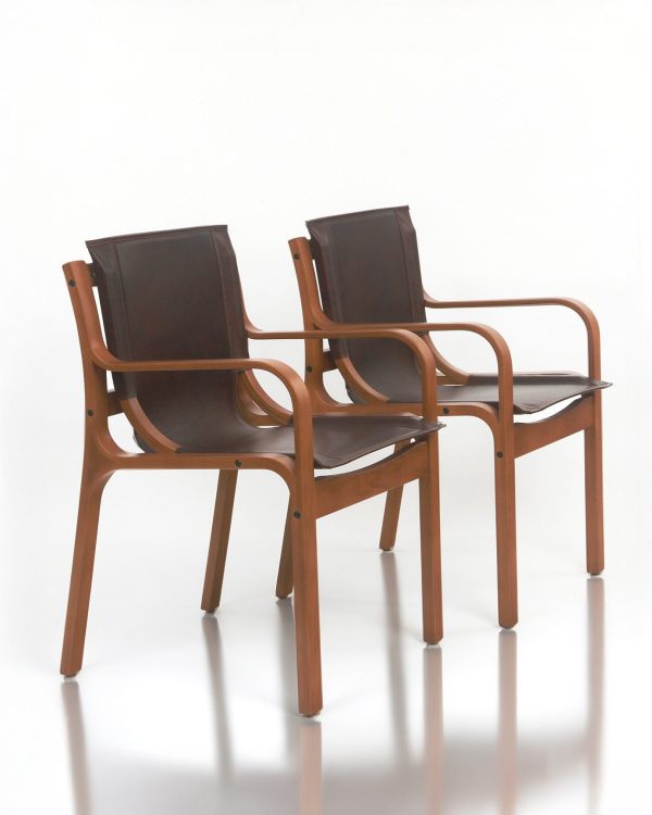 Nova Sitial de Cuero y Madera