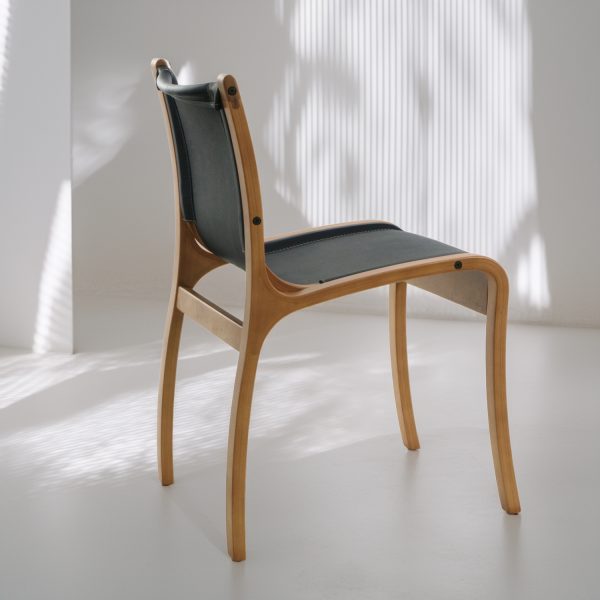 Silla Bilbao | Madera Curvada y Cuero Natural | Diseño Ergonómico