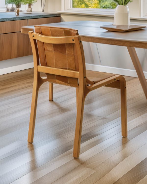 Nova Silla de Cuero y Madera