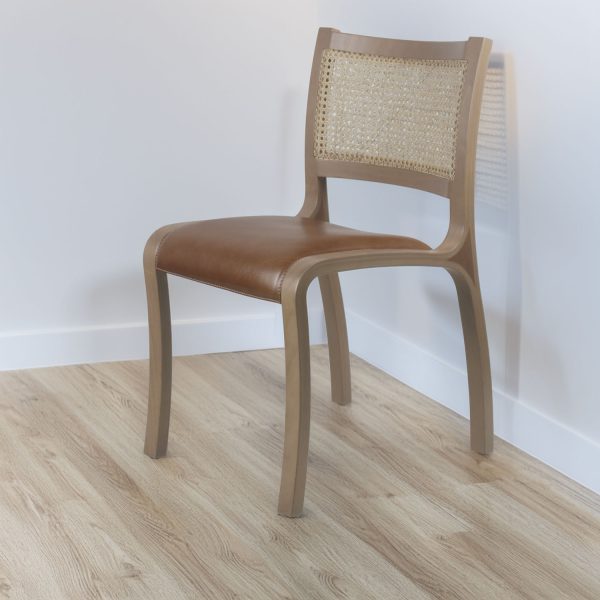 Silla Trento con respaldo enjuncado Madera Nogal Cuero Castaño
