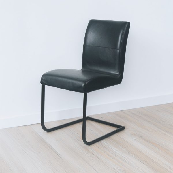 Silla Lineal Acero Negro y Cuero Negro
