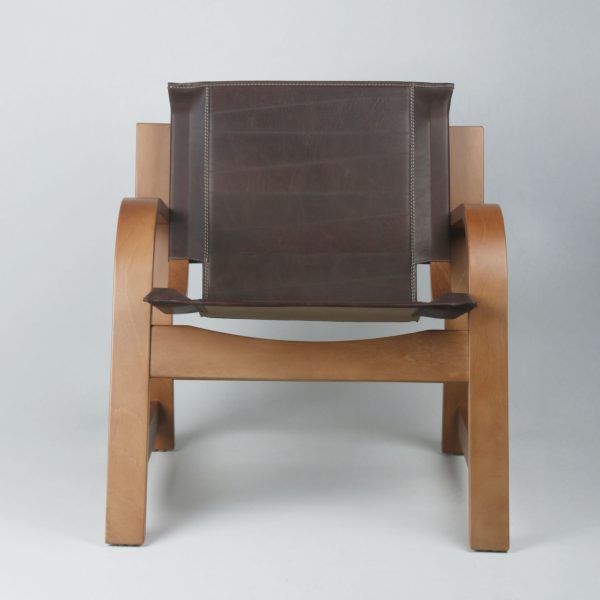 Sillón Domani – Madera Miel Ulmo y Cuero Café Moro - Imagen 3